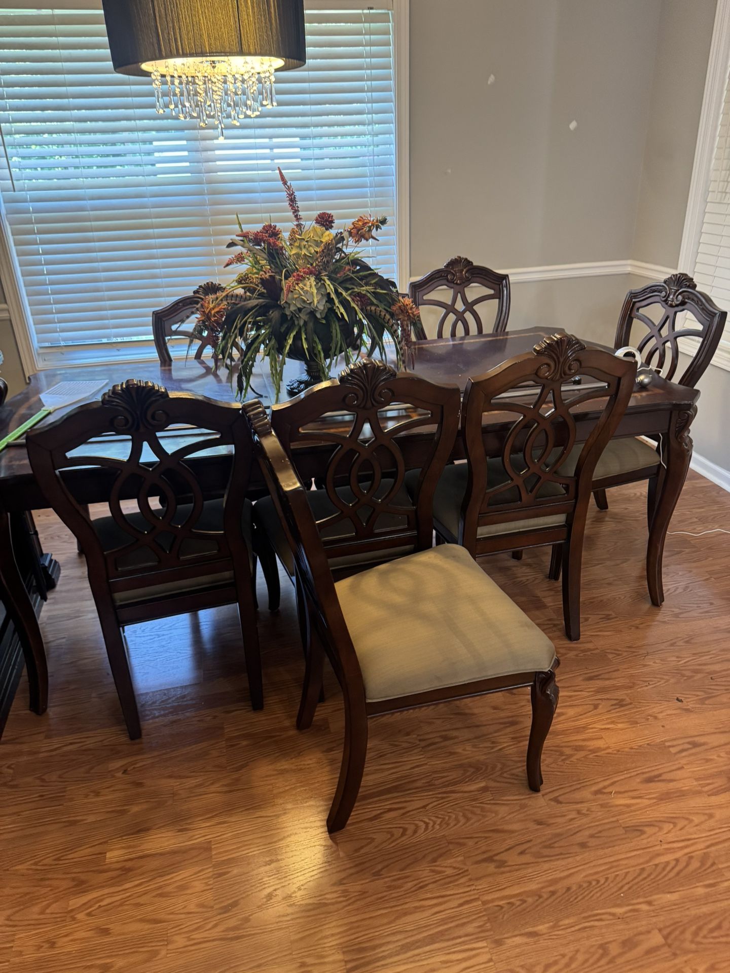 Amazing Dining Room Table Set $425
