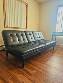 BLACK LEATHER BED FUTON – PRICE DROP!
$70 NOW ONLY $55