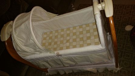 Eddie bauer clearance wooden bassinet