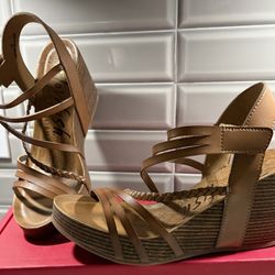New Women’s Blowfish Malibu Heidi Arabian Sand 10M