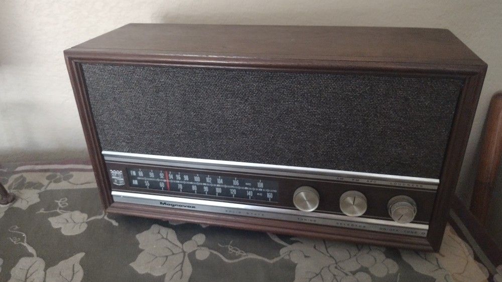 Magnavox Vintage Radio