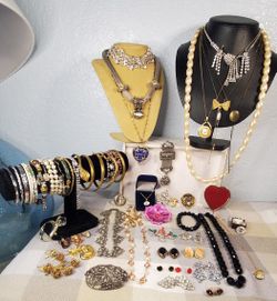 Antique And Vinatge Jewelry Lot
