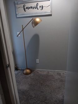 Lamp, has a dimmer