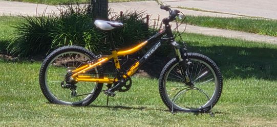 SPECIALIZED HOTROCK BIKE - KIDS BICYCLE WITH SPEEDS - SERVICED