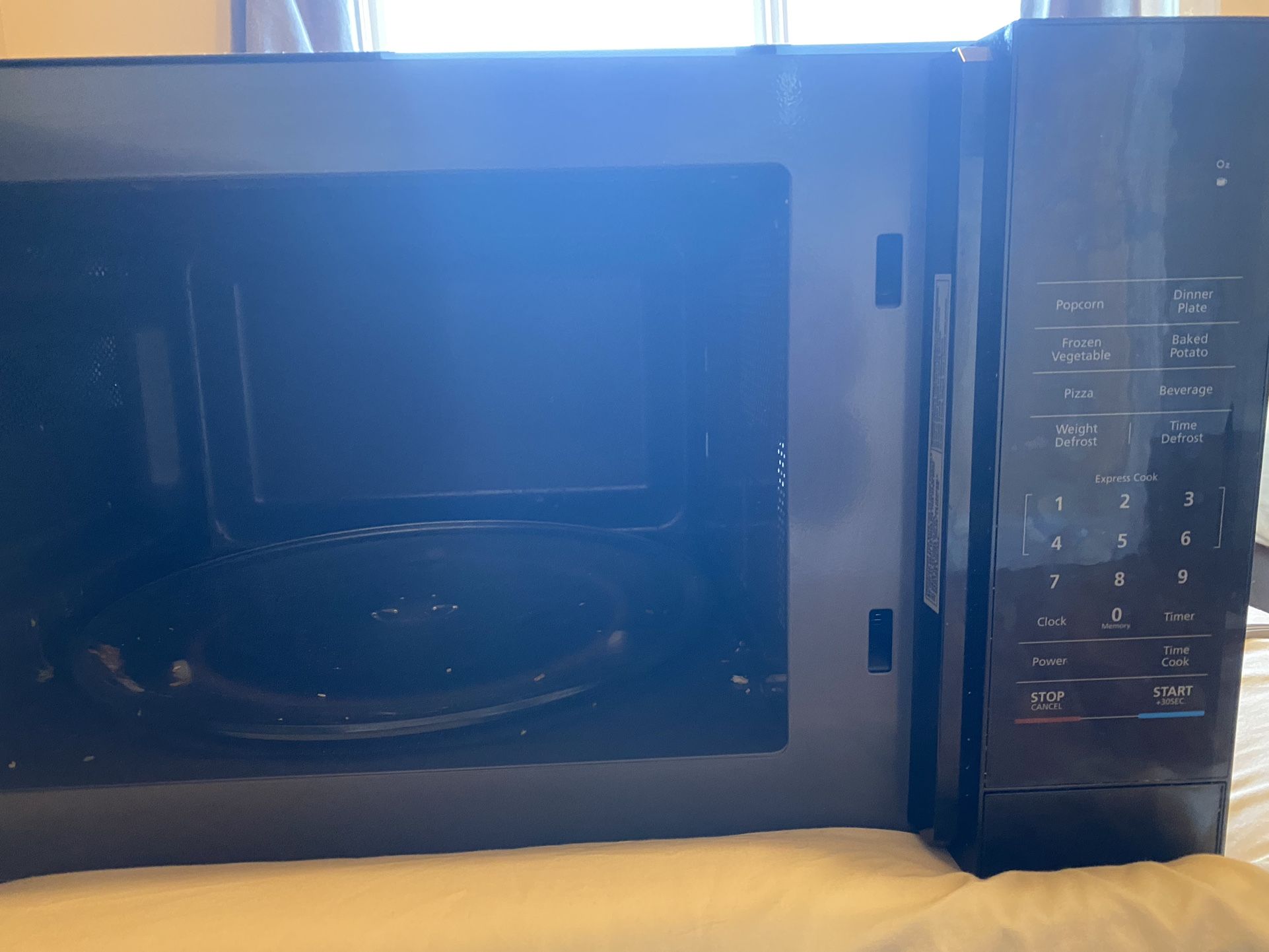 MAGIC CHEF MICROWAVE OVEN