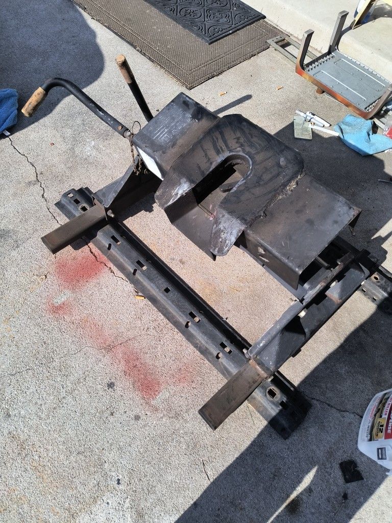 Fifth Wheel Hitch Universal