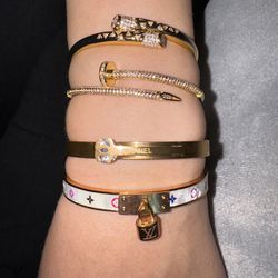 Bracelets Louis Vuitton And Chanel