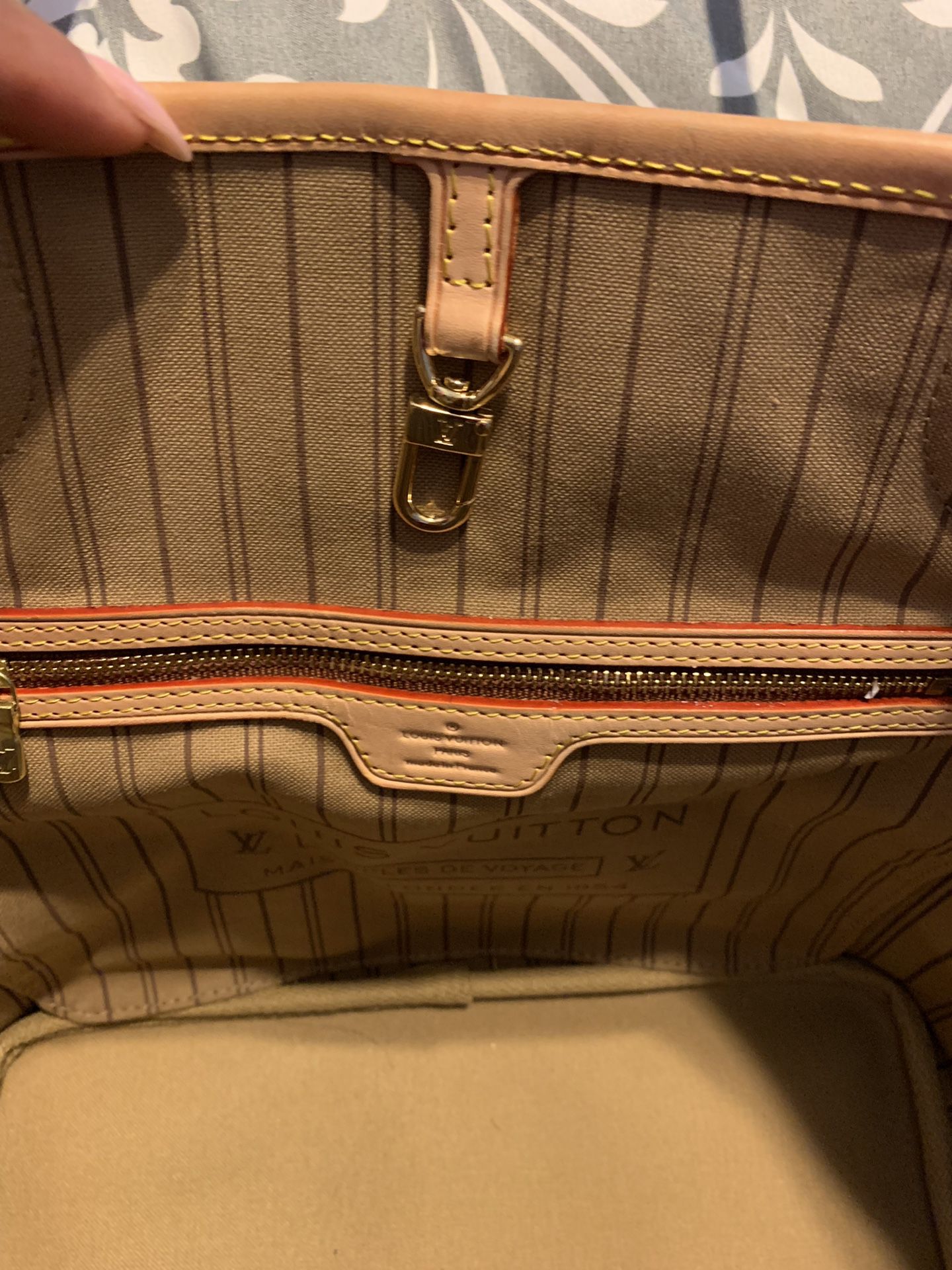 Lv Neverfull MM with Dust Bag for Sale in Lake Charles, LA - OfferUp