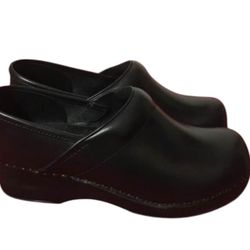 L.L.Bean black CLASSIC leather Clogs Women’s Size 8M