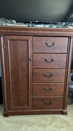 Dresser drawers