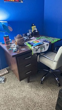 Desk $20