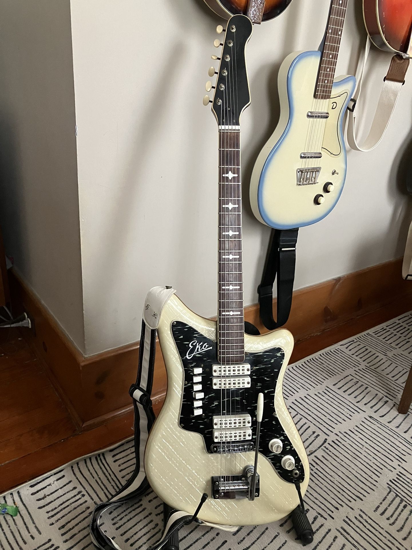 1960’s EKO V4/500