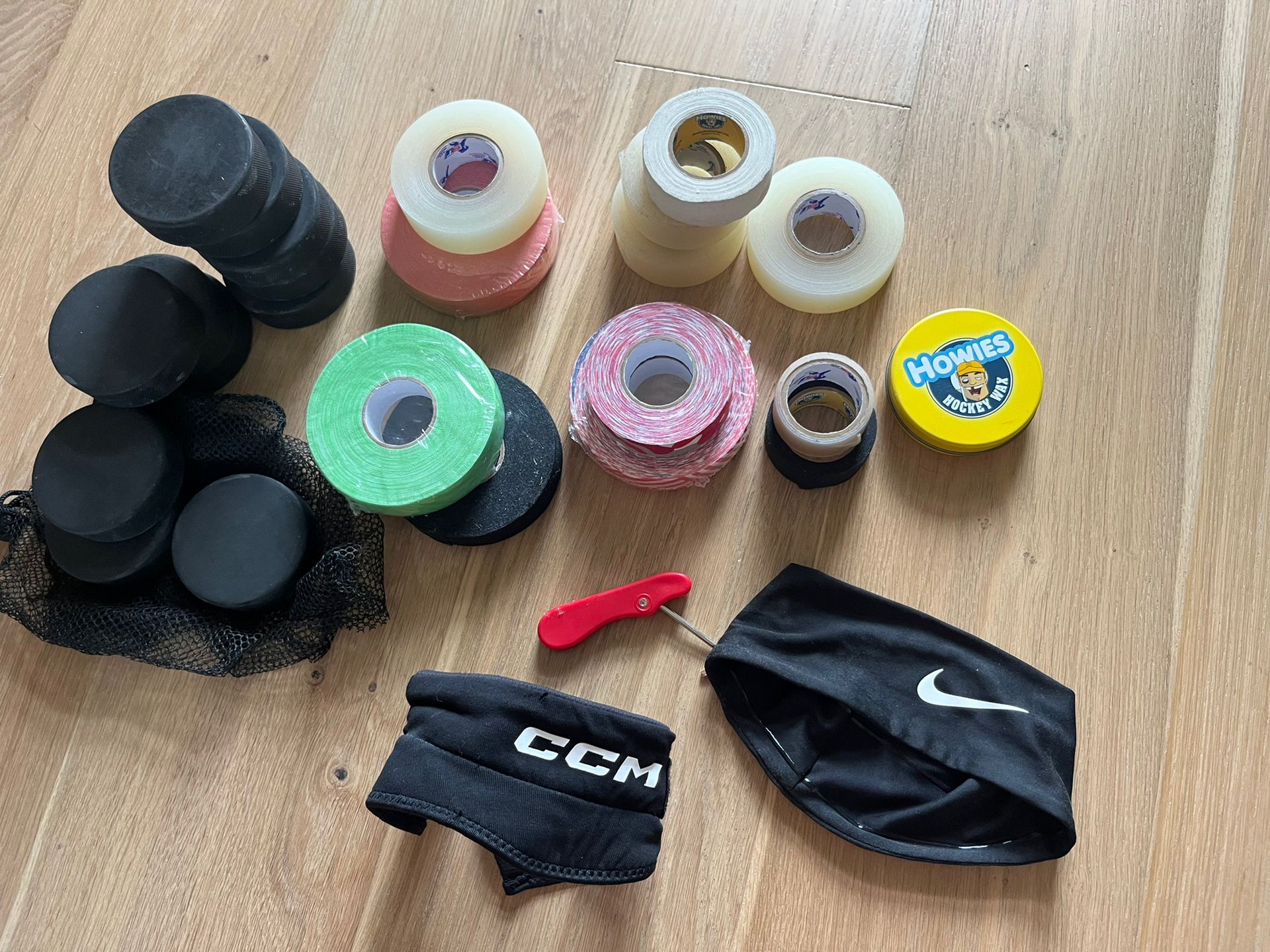 Hockey Pucks/Tape/Neckguard/Headband Lace Tightener