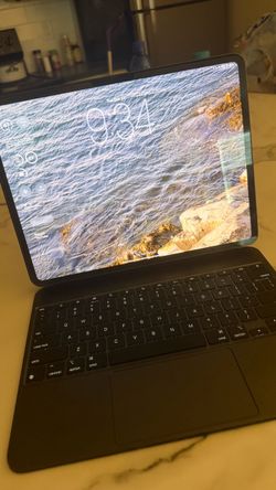 Apple iPad Pro M4 13 Inch 512gb with Magic Keyboard Case