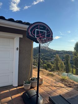 Adjustable basketball hoop