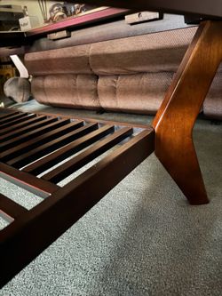 Cocktail table