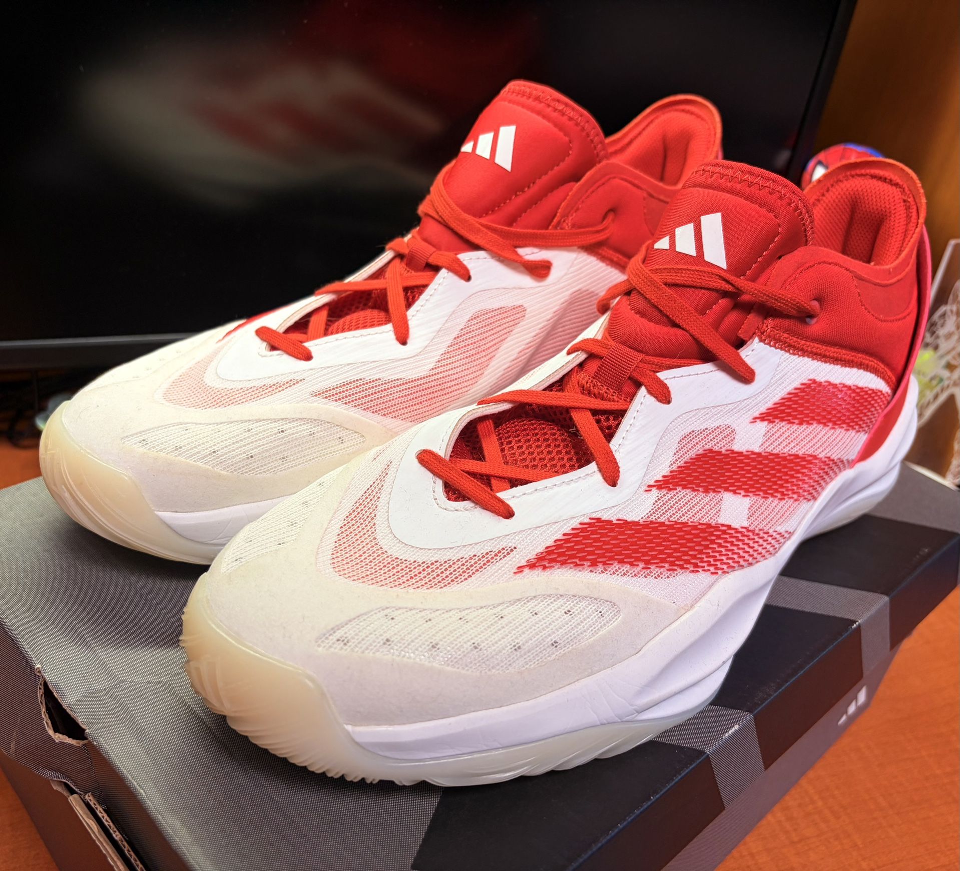 Adidas Adizero 2.0 Men’s Basketball 