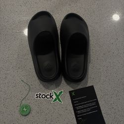 ONYX YEEZY SLIDES