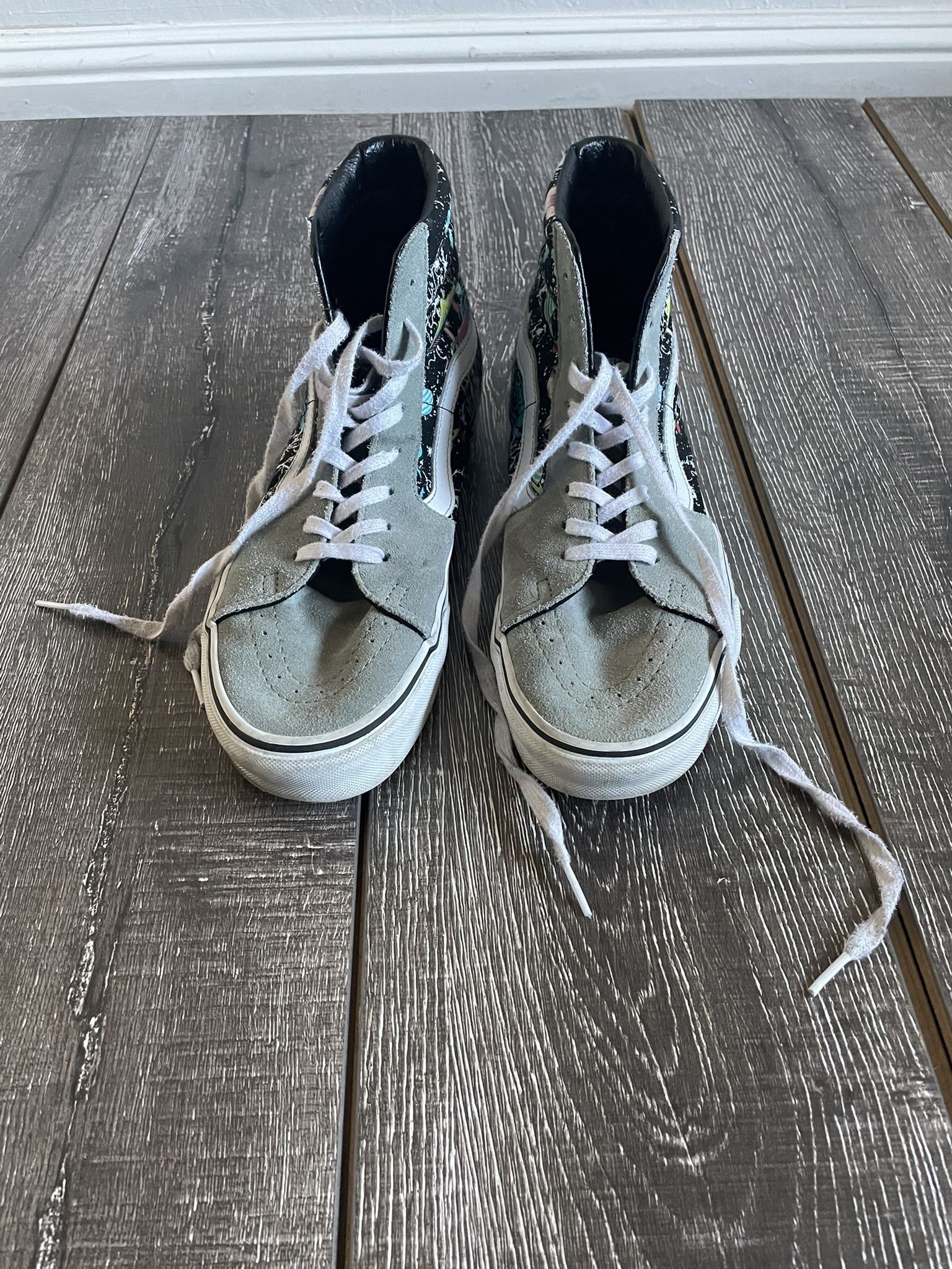 Space themed Grey Vans. Size 10 in men’s / 11.5 for women’s.
