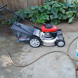 Honda.
 Lawn mower self-propelled 21 inch stain the steel deck. Rear.
Mulch