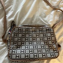 tommy hilfiger crossbody 