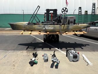 Pedal Kayak - Hobie Pro Angler 14 Fishing Kayak