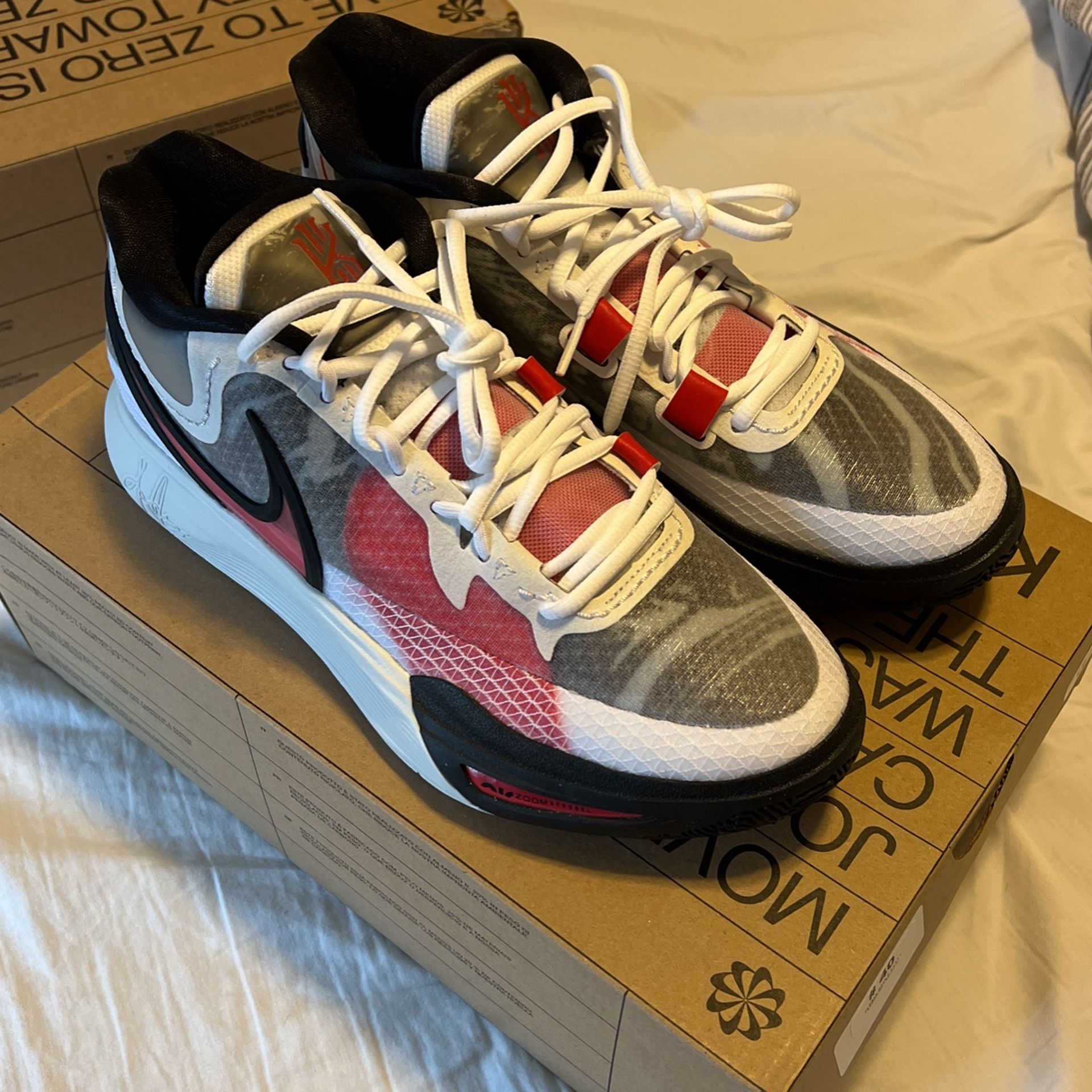 Nike Kyrie 8 Shoe NEW