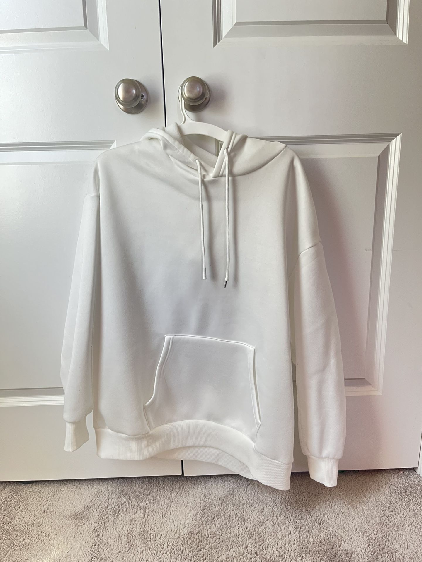 White hoodie with front pocket, oversized fit #oversized NEW NEVER WORN NO TAGS