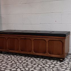 Vintage Leather Seated Mid Century Modern Lane Cedar Chest