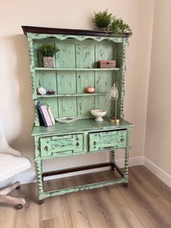 Distressed Green Barely Twist Hutch