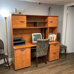 Miscellaneous office furniture