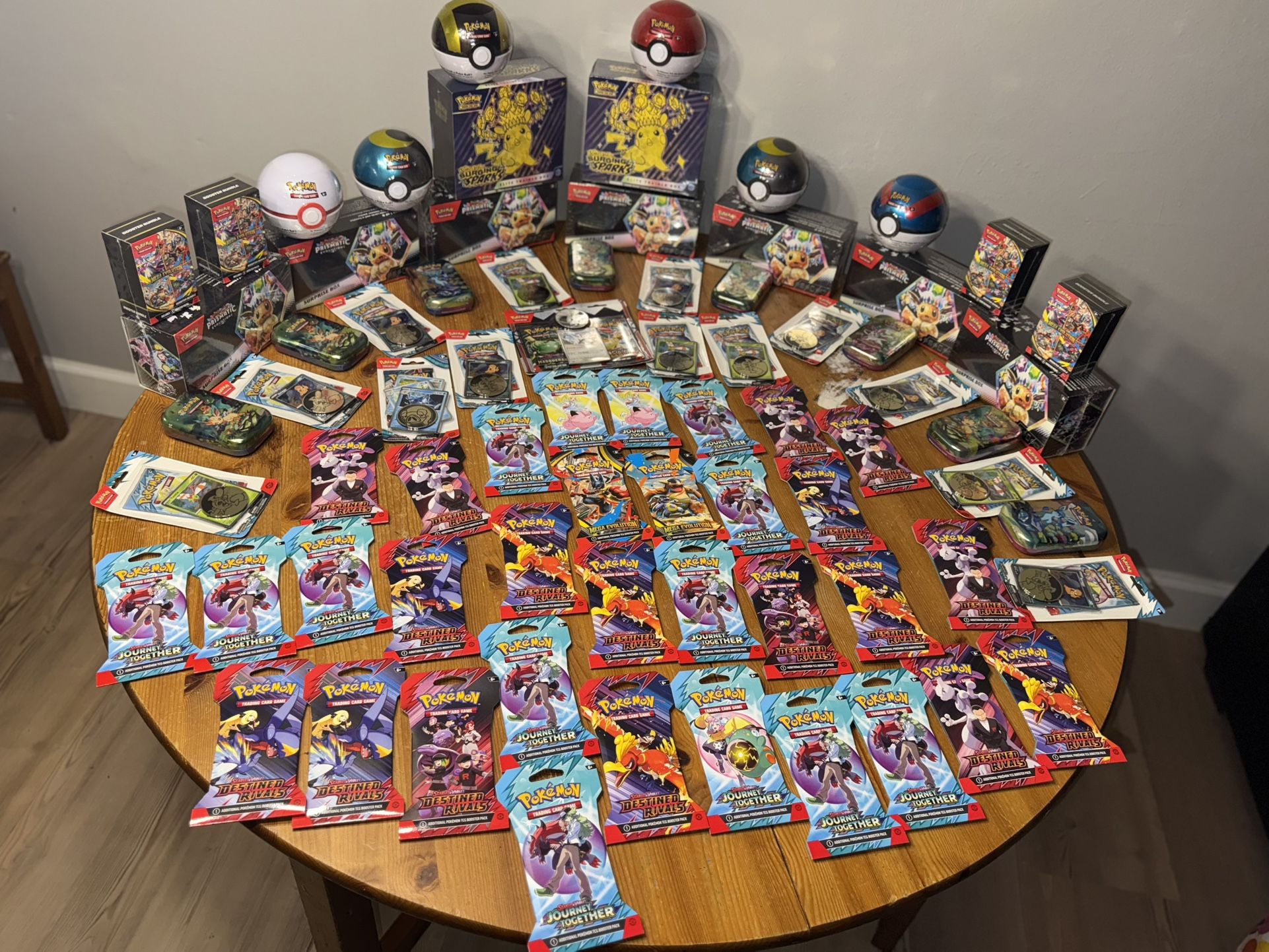 Pokémon Bundle Lot Surging, Sparks Mega Evolutions, Destin Rivals