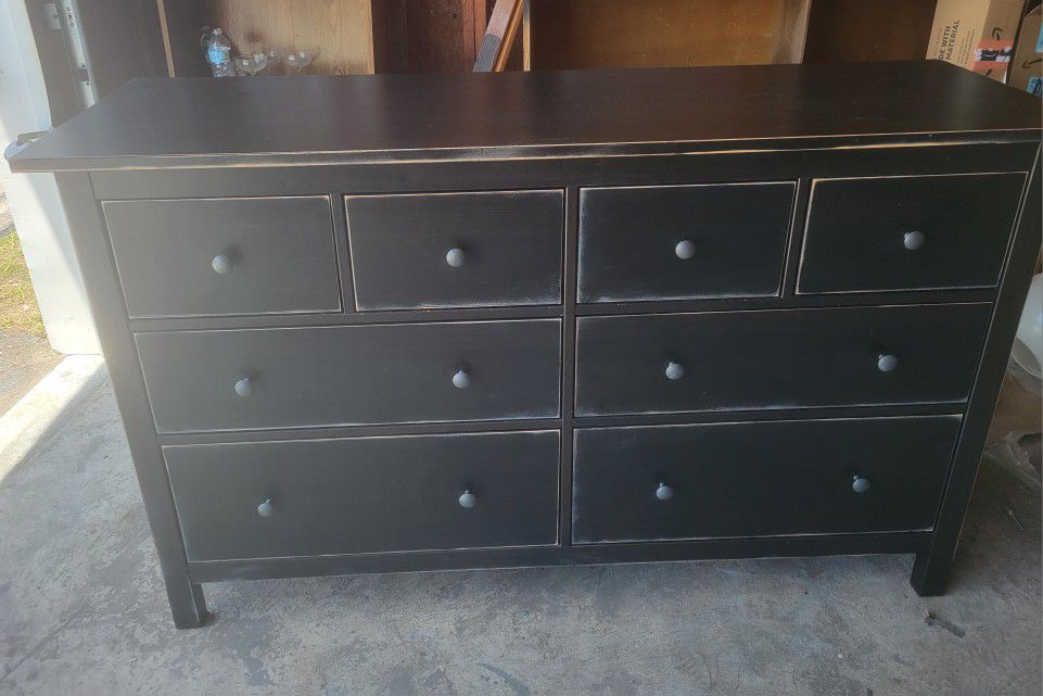 Solid Wood Black Eight-Drawer Dresser