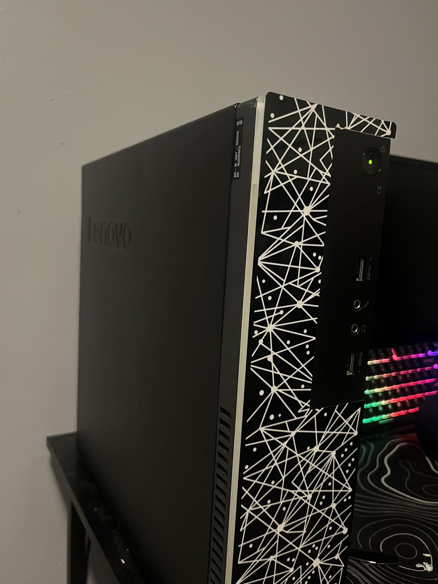 Leveno PC with Keyboard , Mouse, and Monitor