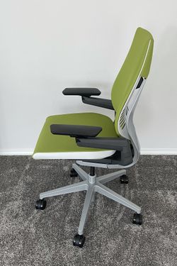 Gorilla Grip Desk Chair Mat for Sale in Woodbridge, VA - OfferUp