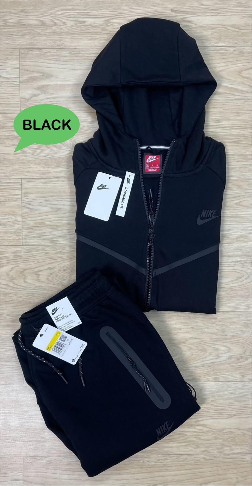 XL NIKE TECH SWEATSUIT 