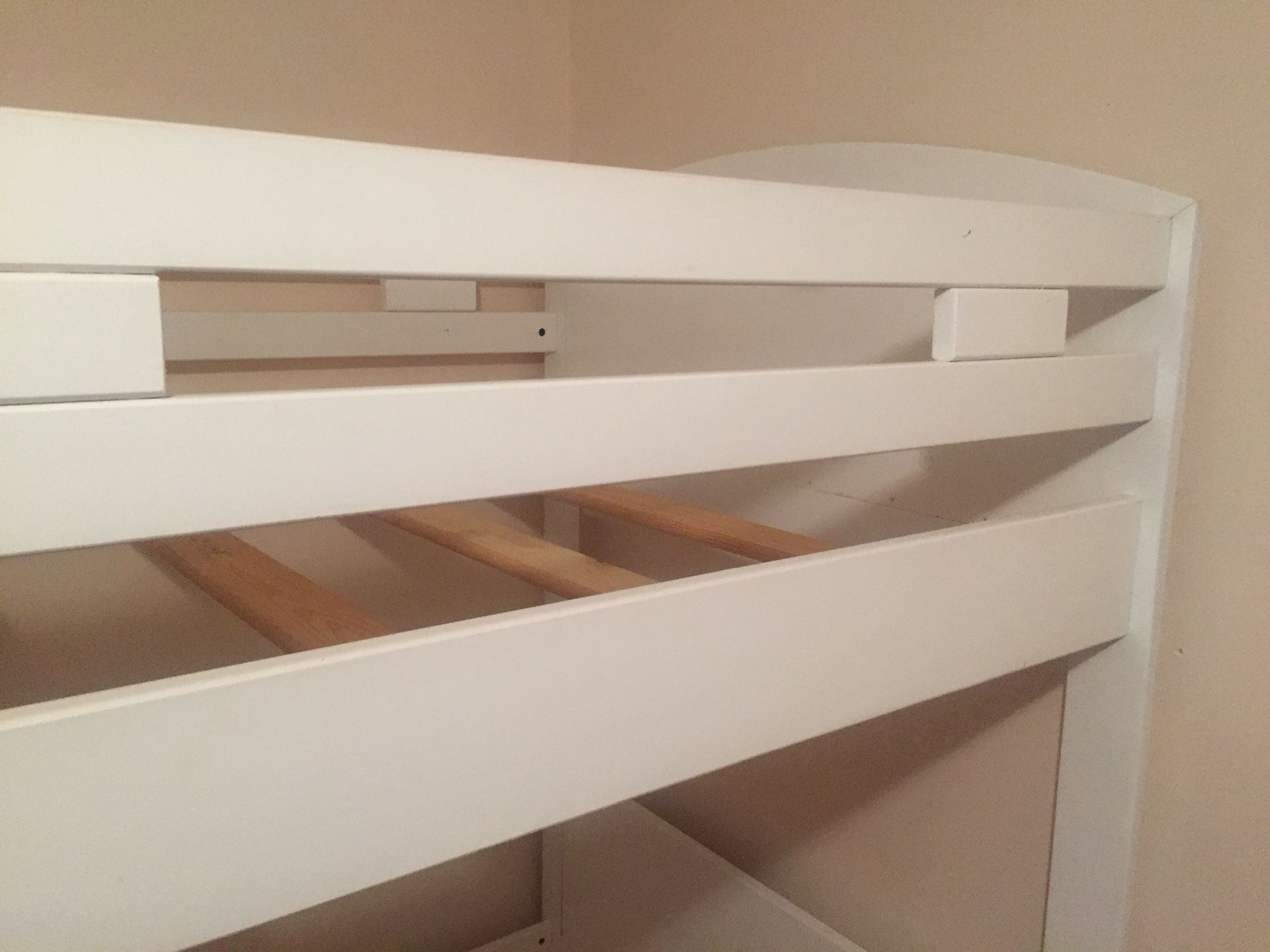 Roomstogo canyon furniture company bunk bed twin over full for Sale