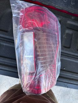 2022 ford F250 tail light