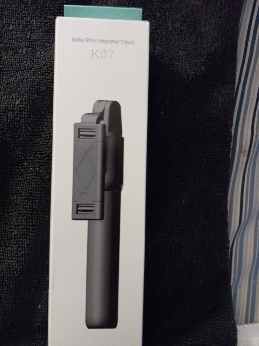CELL PHONE TRIPOD NEW IN BOX