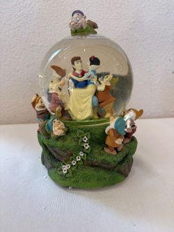 Disney Snow White Musical Snow Globe "Playful Melody" Vintage 1990s