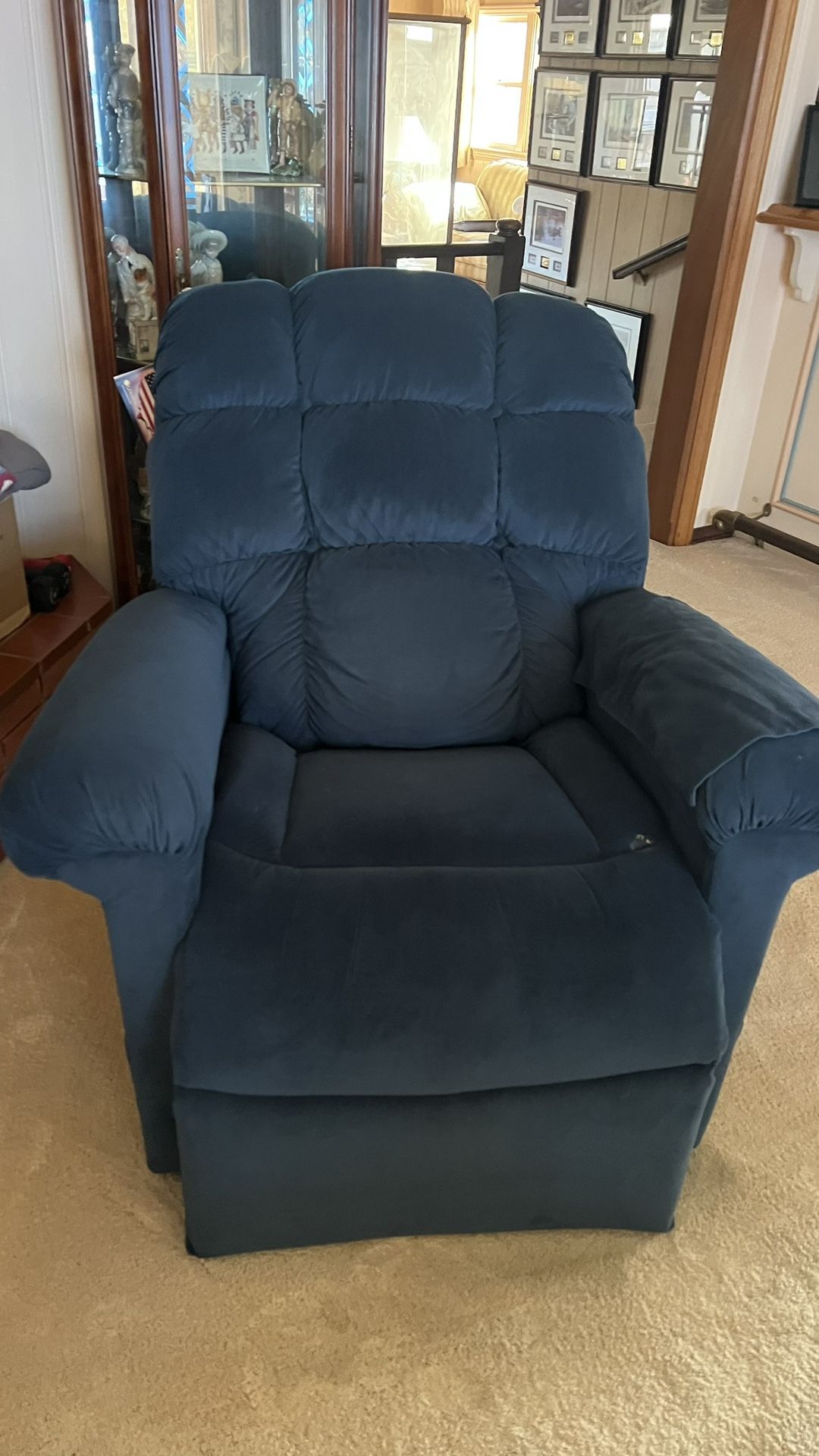 Golden Technologies “Infinite Positions” Power Lift Recliner – Great Condition! (Blue)