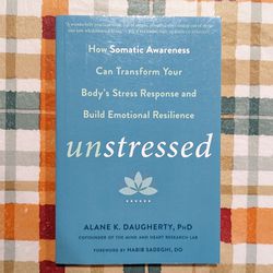 Alane K Daugherty
Unstressed: How Somatic Awareness Can Transform Your Body's Stress Response and Build Emotional Resilience College Textbook 