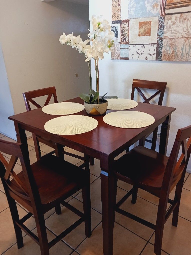 ❤️BONITO COMEDOR ALTO DE 4 SILLAS. **BEAUTIFUL HIGH DINING TABLE AND 4 CHAIRS.