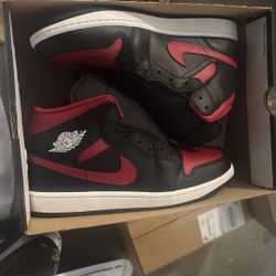 Jordan 1 Mid Retro Varsity Red  Bred Twist