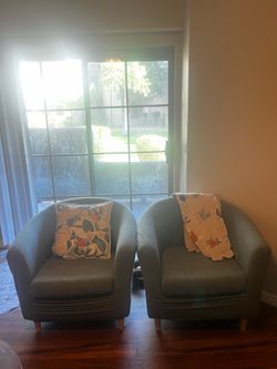 Two Stylish Green Accent/Sofa Chairs – Great Condition (Hidden Blue Interior!)