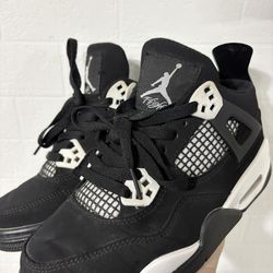 Air Jordan 4 Retro Black/White – Size 5 In a half