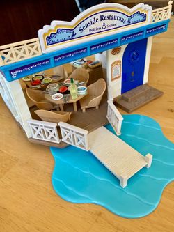 Collectable Calico Critters Seaside Restaurant Playset – Like New & Complete!