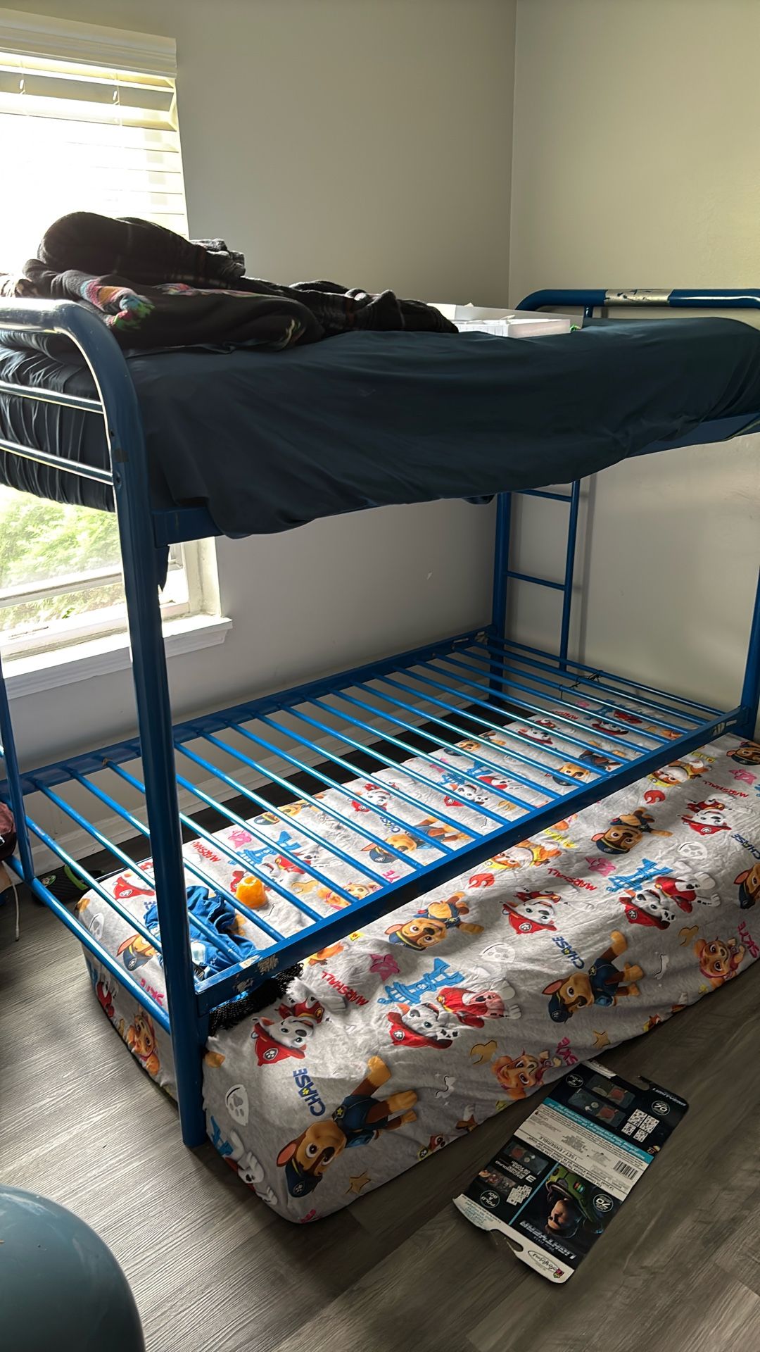 Metal bunk bed