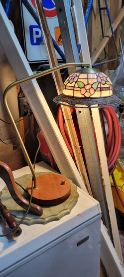 Vintage Looking Table/Desk Lamp w/ Stain Glass Shade