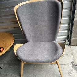 Modern Reader Lounge Chair by Umage